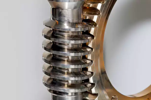 Case-hardened 20CrMnTi worm shaft paired with CuSn12 tin-bronze worm wheel